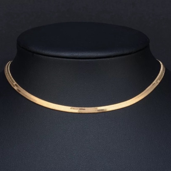 NEW “18” GOLD HERRINGBONE FLATE CHAIN NECKLACE, NICE NECKLACE, CUTE NECKLACE - Picture 2 of 3